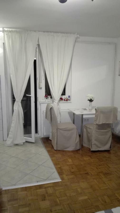 Studio Apartman Dinko Zagreb Apartamento Exterior foto
